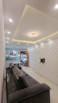 Projeto sala com painel de mármore